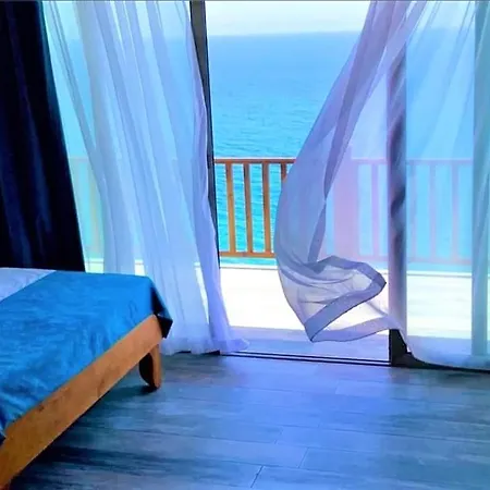 호텔 Tekos Golden Hills Beachfront & Restaurant Location ! 3*