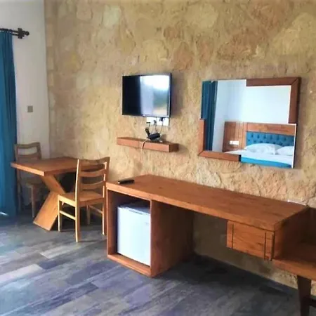 Tekos Golden Hills Beachfront & Restaurant Location ! 호텔 3*