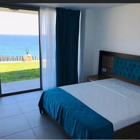 Tekos Golden Hills Beachfront & Restaurant Location ! 호텔 Rizokarpaso