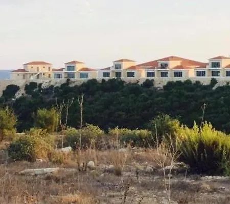 Tekos Golden Hills Beachfront & Restaurant Location ! 호텔 Rizokarpaso